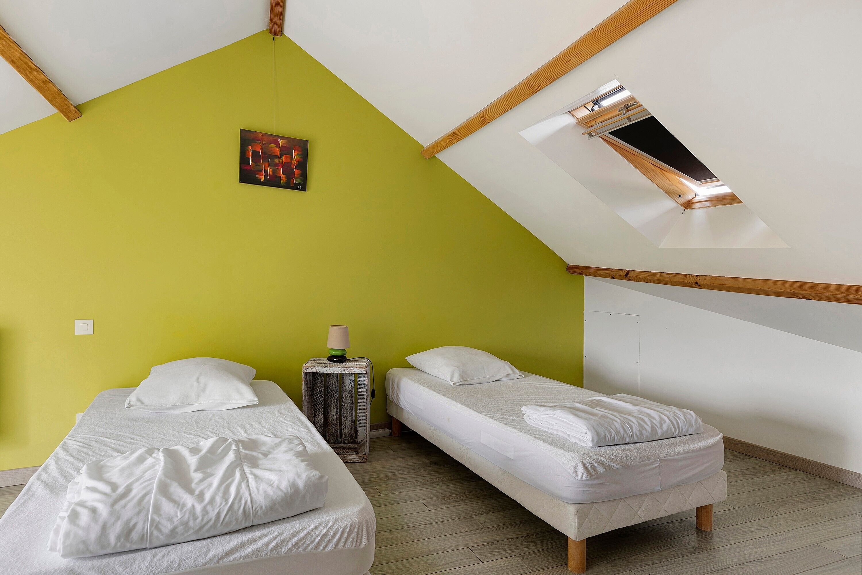 2 bedrooms, iron/ironing board, WiFi