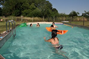 Pool - Charming Country House with Shared Pool and Wi-Fi (Selles-sur-Cher)