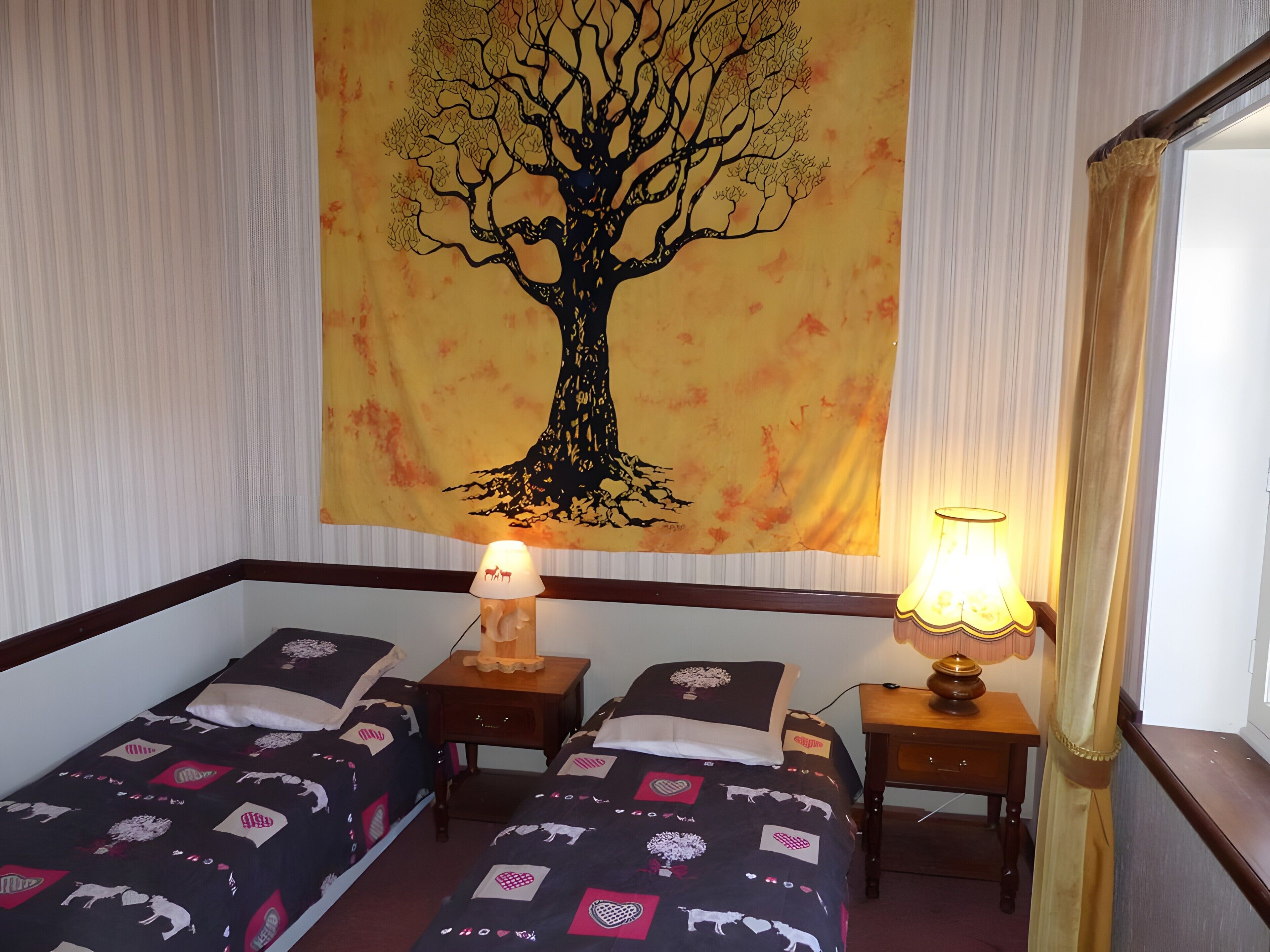 4 chambres, fer et planche à repasser, Wi-Fi, draps fournis