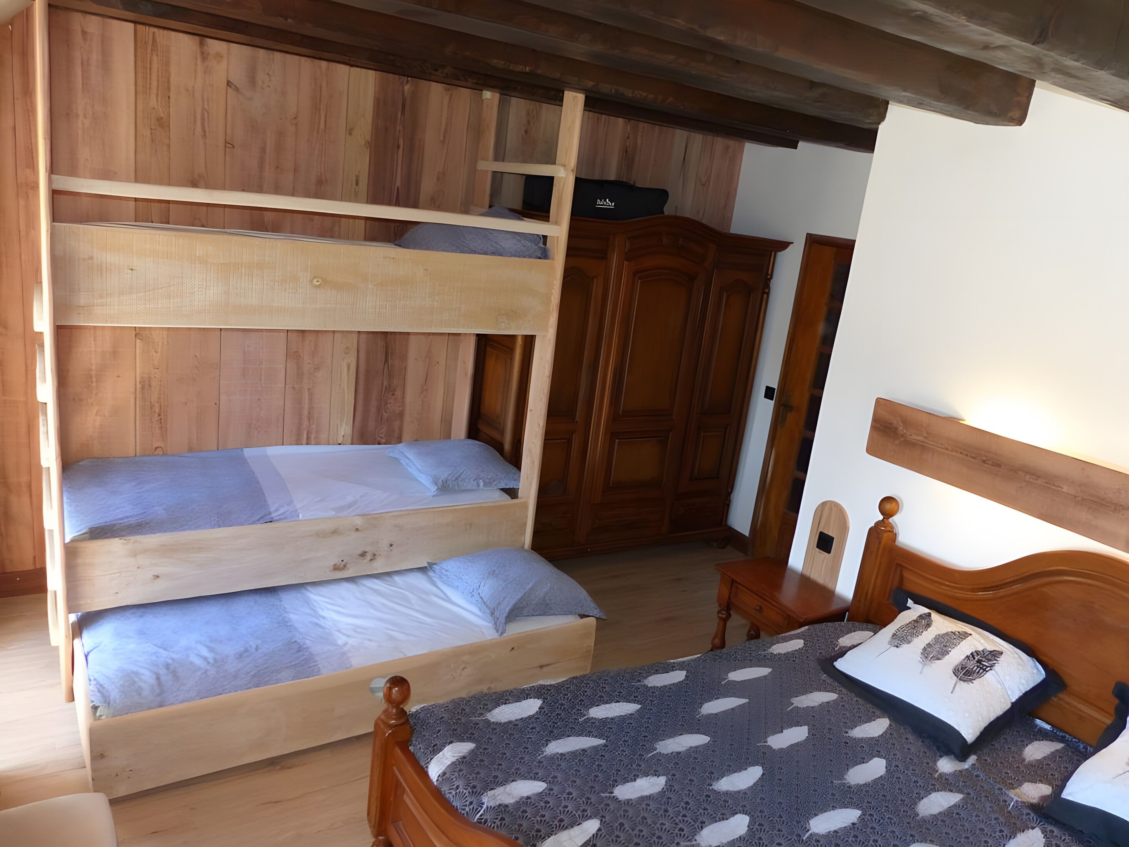 4 chambres, fer et planche à repasser, Wi-Fi, draps fournis