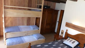 4 chambres, fer et planche à repasser, Wi-Fi, draps fournis