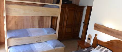 4 chambres, fer et planche à repasser, Wi-Fi, draps fournis