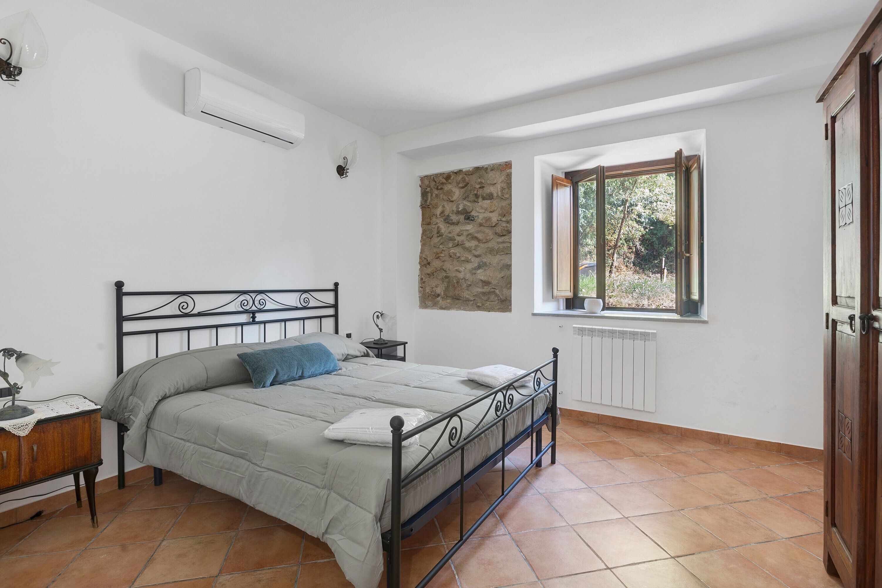 1 dormitorio y ropa de cama