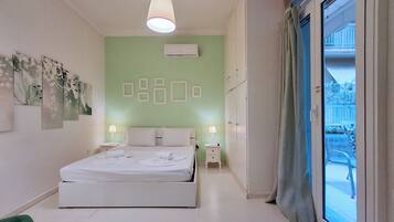Apartment, Balcony | Iron/ironing board, WiFi (free)