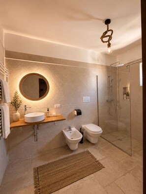 Bathroom - Vrbo Property (Coreggia)