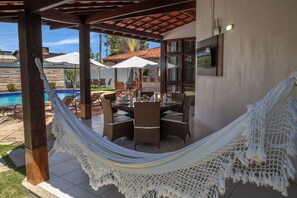 Outdoor dining - Vrbo Property (Porto Seguro)