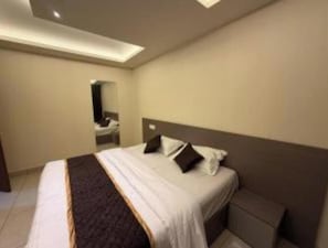 2 habitaciones, tabla de planchar con plancha, wifi y ropa de cama