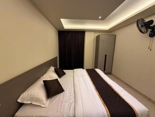Hide Away : Two-Bedroom Apartment