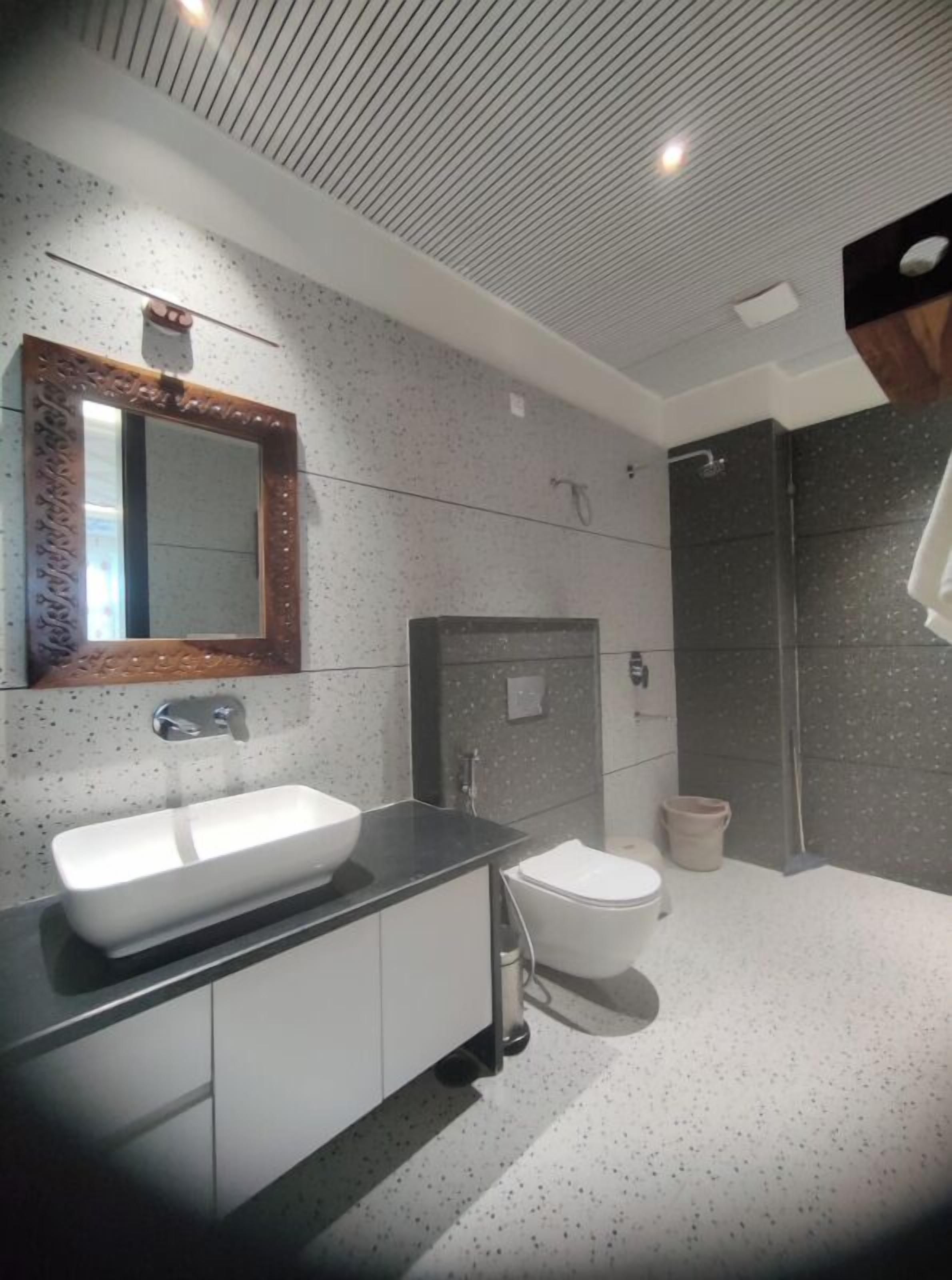 Deluxe Room | Bathroom