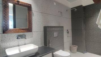 Deluxe Room | Bathroom