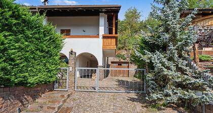 Villa '' with Mountain View, Private Terrace and Wi-Fi