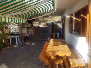 Outdoor dining - Villa '' with Mountain View, Private Terrace and Wi-Fi (Altavalle)