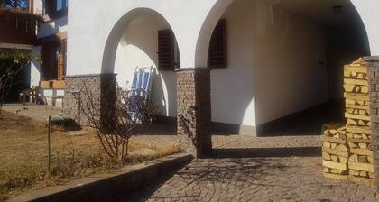 Villa mit Bergblick, privater Terrasse und WLAN