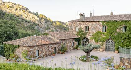 Rural House with a Pool in Cabañeros