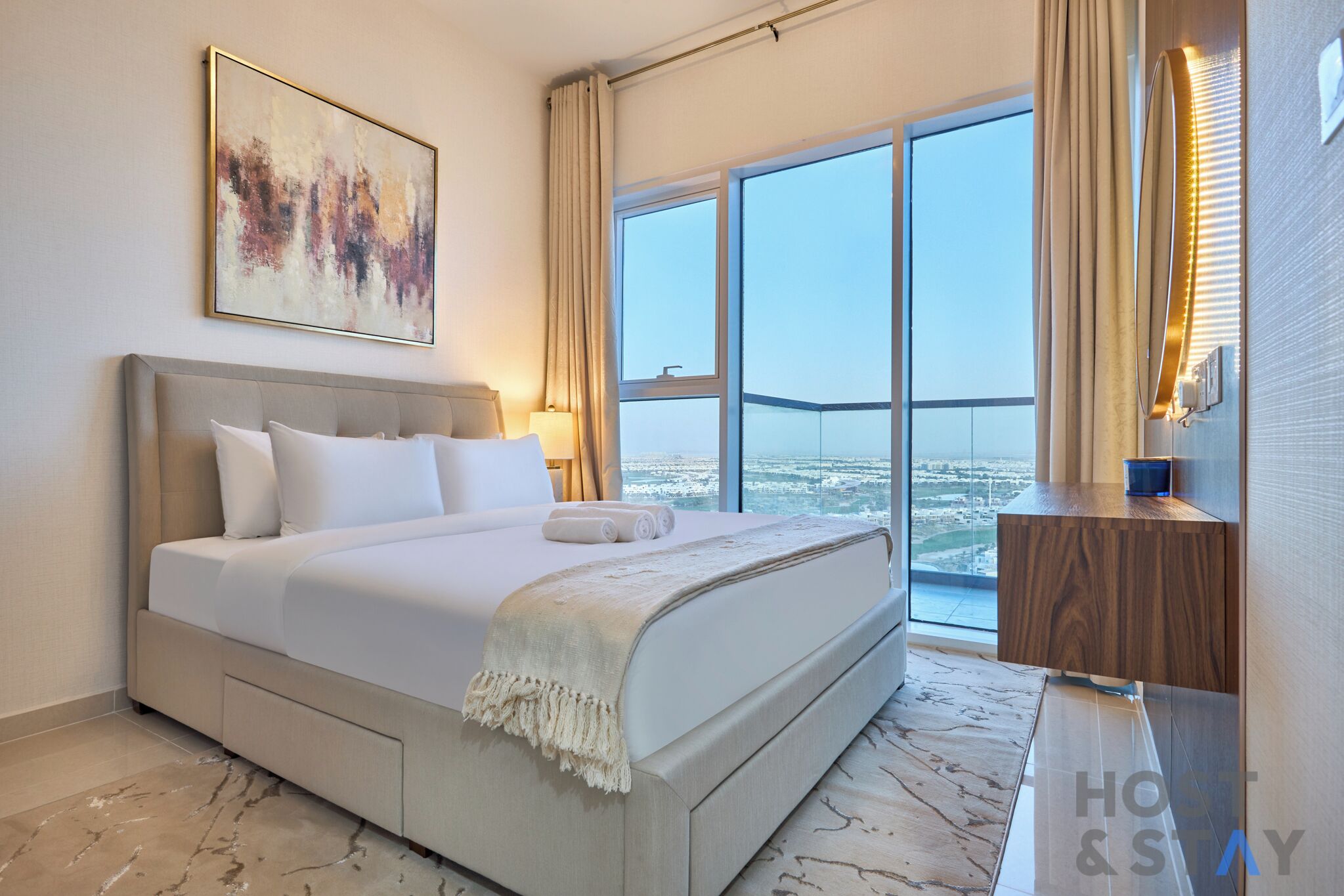 Apartamento luxo, 1 quarto, vista para o campo de golfe | Cofres nos quartos, ferros/tábuas de passar roupa, Wi-Fi de cortesia