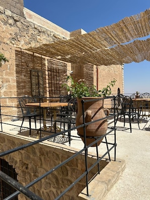 Outdoor dining - Beyt Merin Konağı (Artuklu)