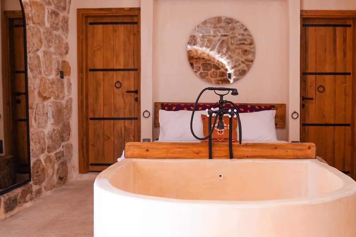 King Suite Meristen Oda, Avlu Manzarali | Desk, WiFi (free)