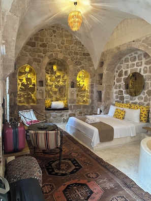 Suite, Courtyard View | Desk, free WiFi - Beyt Merin Konağı (Artuklu)