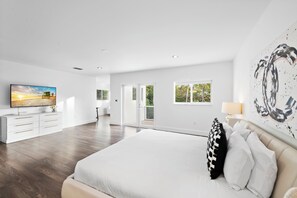 Unclassified image, 4 of 32, button - Modern 6-Bedroom Villa in Miami Beach (Miami Beach)