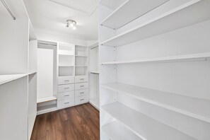 Unclassified image, 2 of 32, button - Modern 6-Bedroom Villa in Miami Beach (Miami Beach)