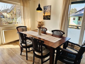 Dining - Cozy Apartment between Black Forest and Rhine with Balcony and Fireplace (Sinzheim)