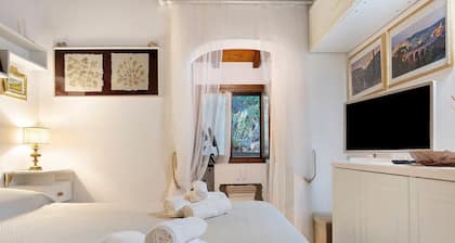 Apartment 'Casa Sterlizia' with Sea View, Wi-Fi and Air Conditioning
