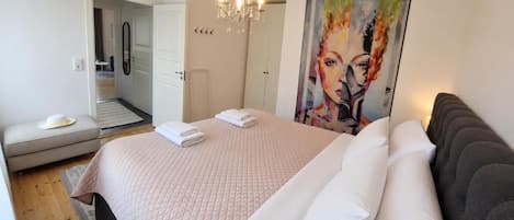 1 bedroom, iron/ironing board, internet, bed sheets