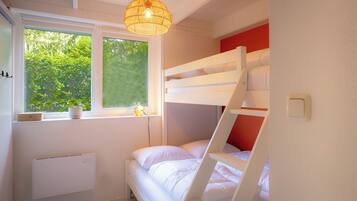 2 slaapkamers, reisbedje, wifi