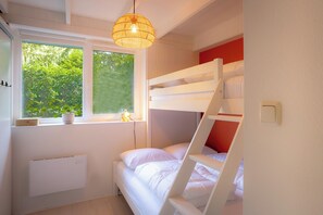 2 slaapkamers, reisbedje, wifi