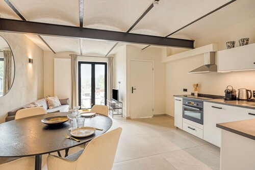 The Hoeve de Eik, which sleeps two, is a cosy and comfortable apartment, perfect for a romantic and relaxing stay.