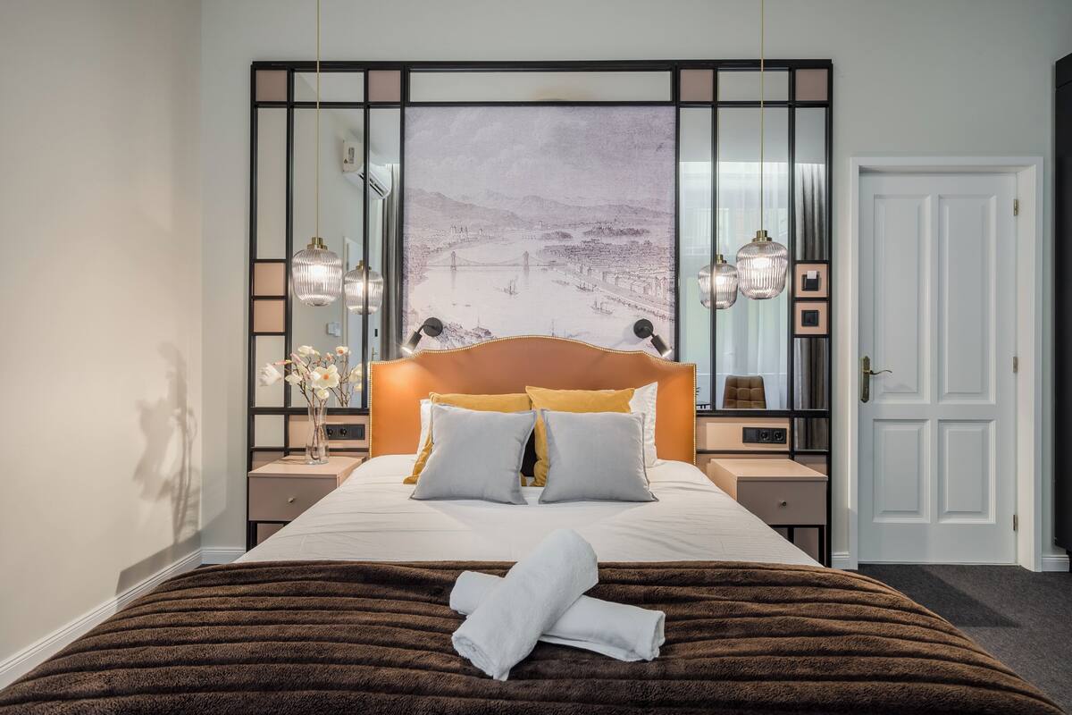 Deluxe Double Room | In-room safe, WiFi (free)