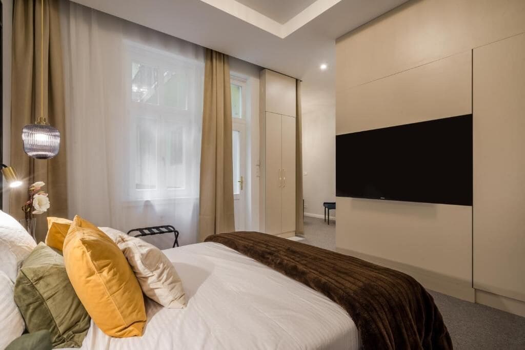 Family Triple Room, Courtyard View | In-room safe, WiFi (free)