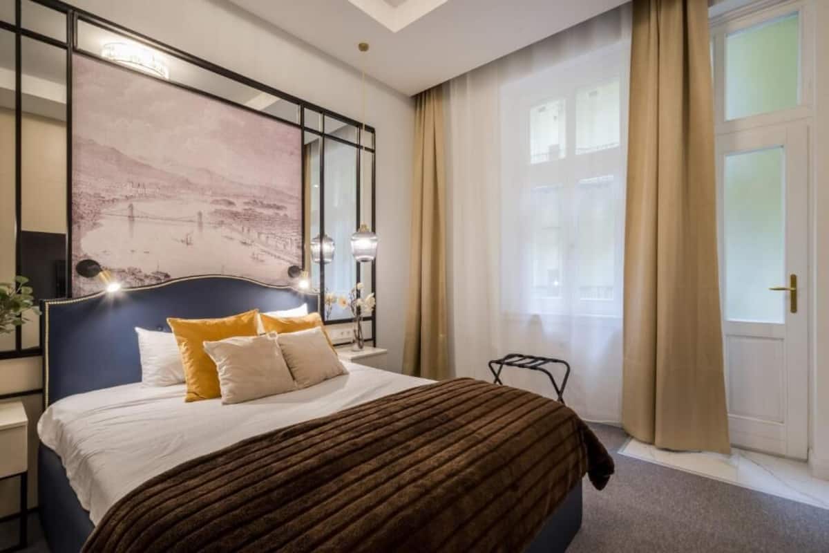 Family Triple Room, Courtyard View | In-room safe, WiFi (free)