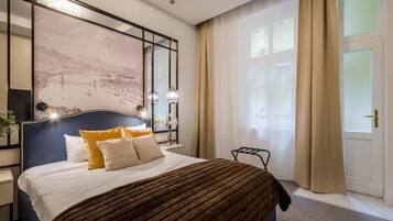 Kamar Triple Keluarga, pemandangan halaman | Brankas dan Wi-Fi gratis