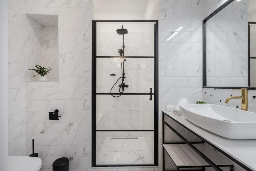 Habitación triple familiar, vistas al patio | Baño