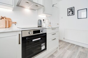 Microwave, oven, dishwasher - Leyland House, Leyland Lane (Lancashire)