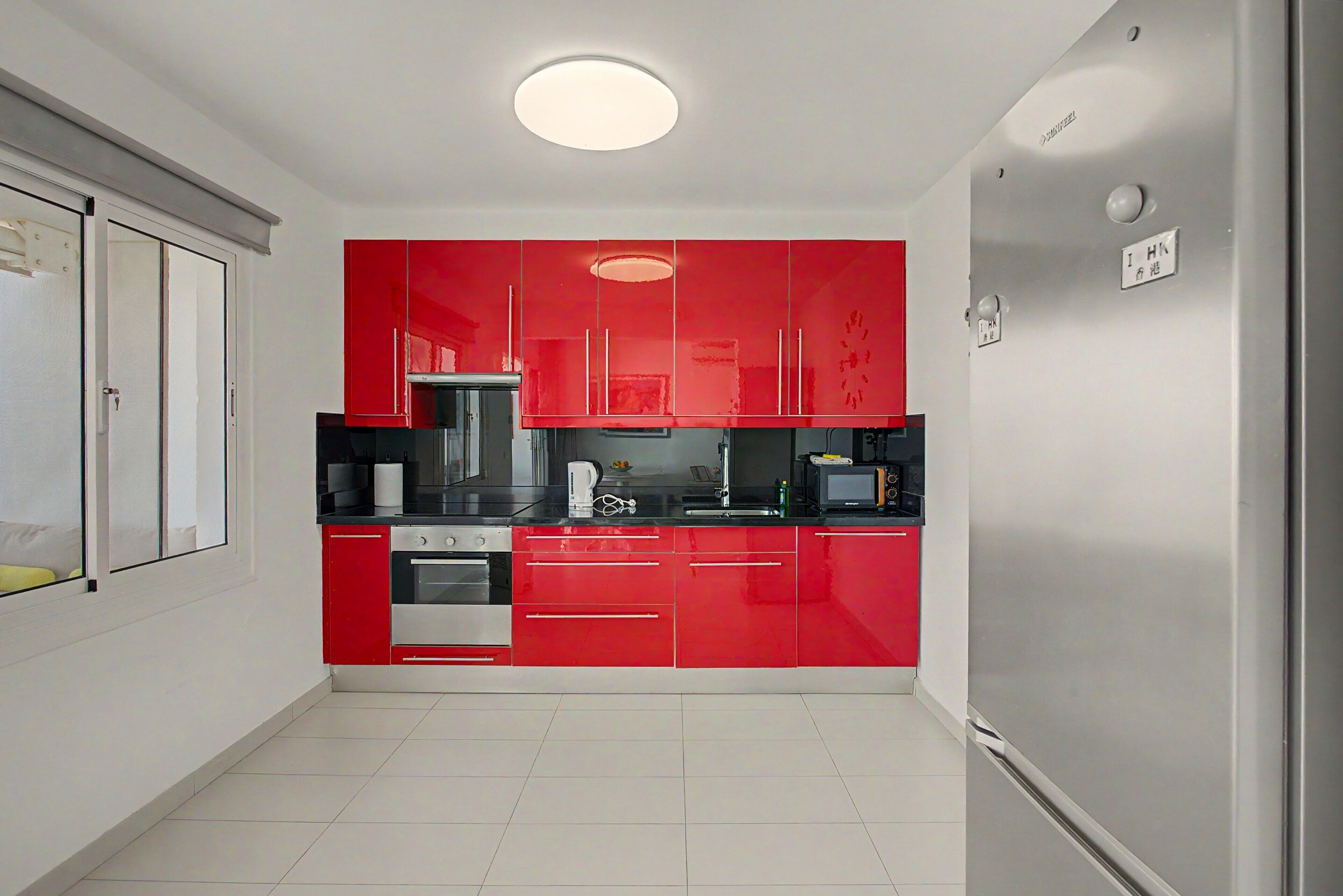 Coffee/tea maker, fridge, microwave, stovetop