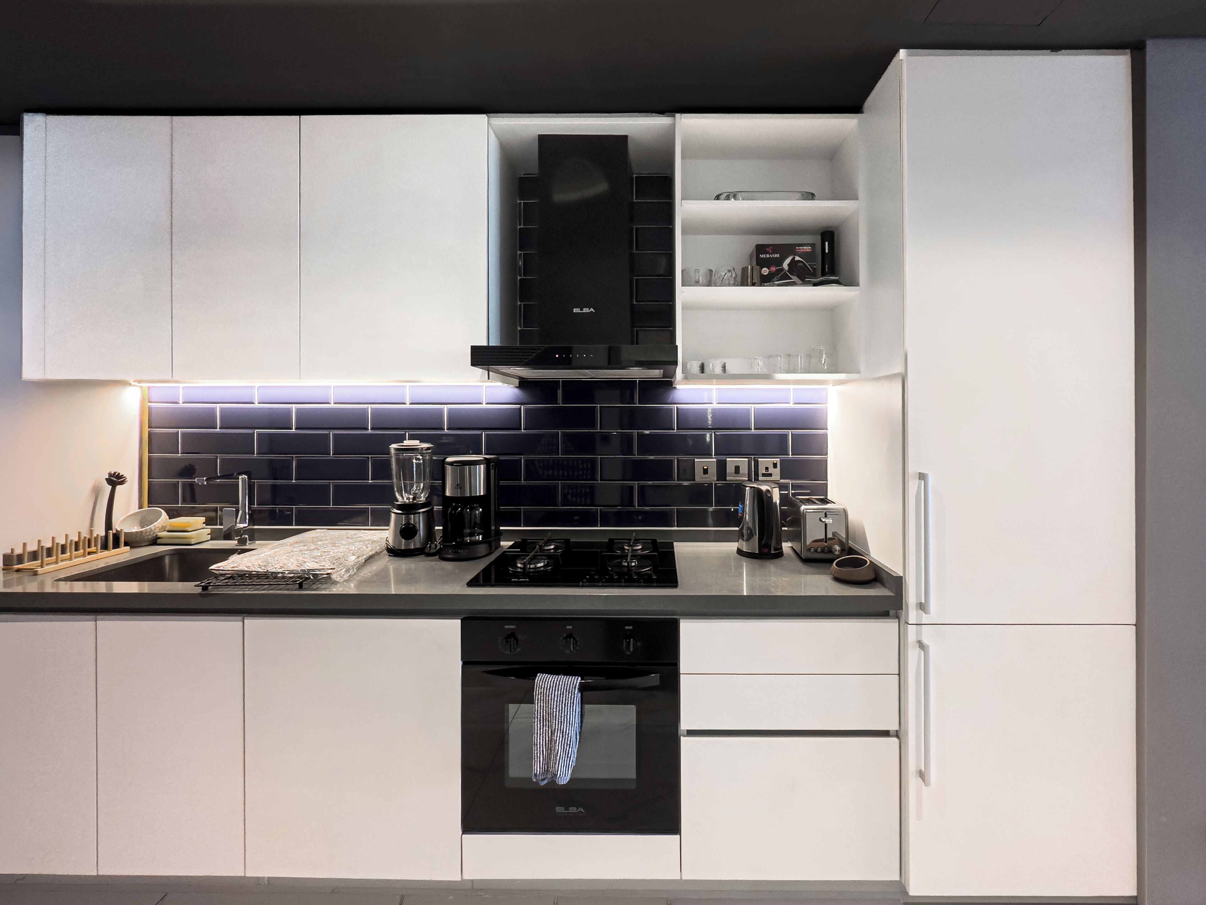 Deluxe Apartment, 1 Queen Bed, Balcony, Canal View | Private kitchen