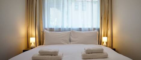 2 bedrooms, iron/ironing board, Internet, bed sheets