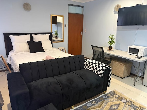Baseni Air Guest House - Witbank