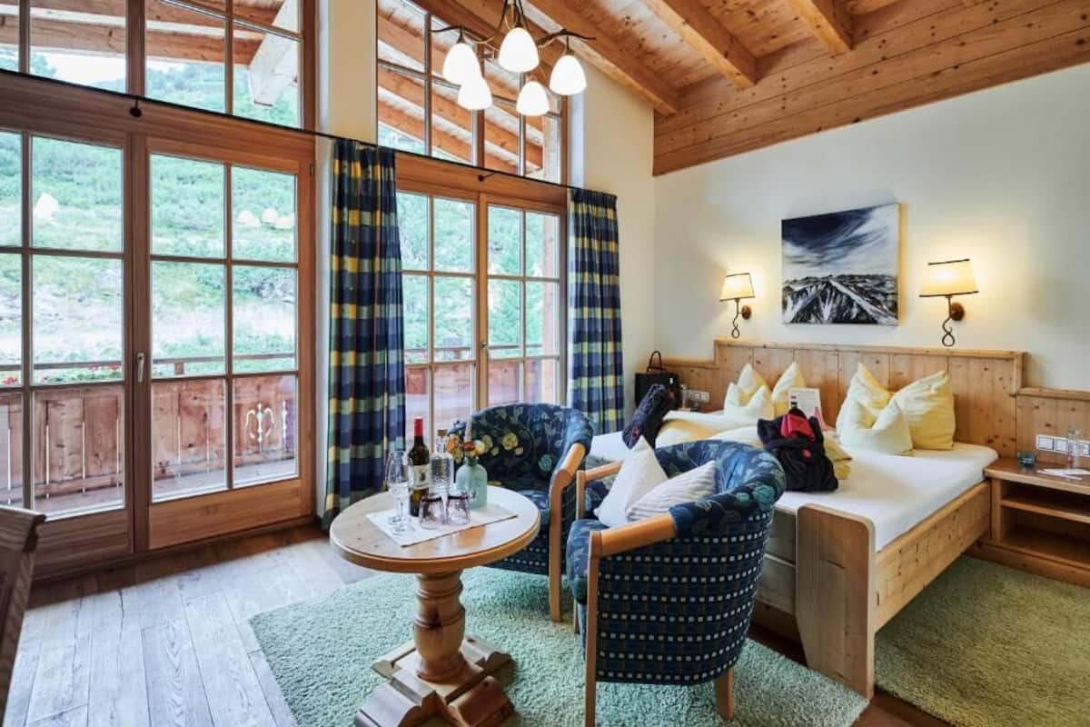 Standard Double Room, Balcony, Mountain View | Soundproofing, WiFi (free), bed sheets