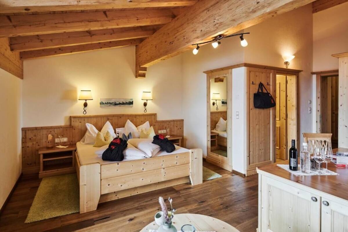 Standard Double Room, Balcony, Mountain View | Soundproofing, WiFi (free), bed sheets