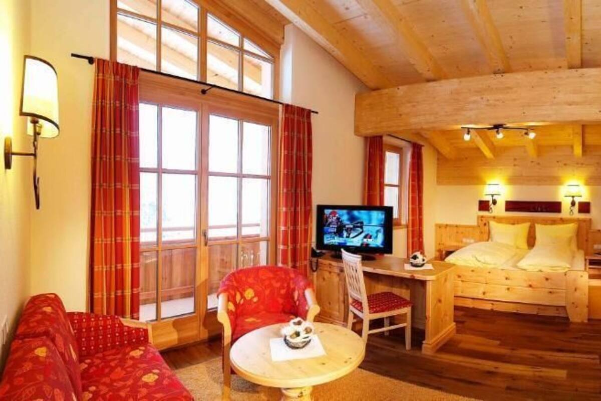 Standard Room, Balcony, Mountain View | Soundproofing, WiFi (free), bed sheets
