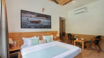 Deluxe Villa | Iron/ironing board, free WiFi