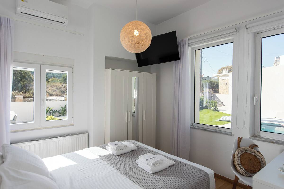 Luxury Apartment, Partial Sea View | In-room safe, laptop workspace, blackout drapes, soundproofing