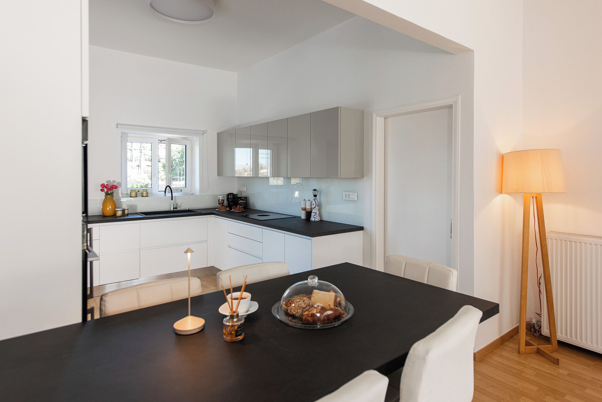 Luxury Apartment, Partial Sea View | Dining