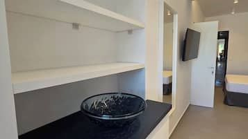 Deluxe-Apartment, 2 Schlafzimmer, Balkon | Zimmersafe, laptopgeeigneter Arbeitsplatz, Verdunkelungsvorhänge