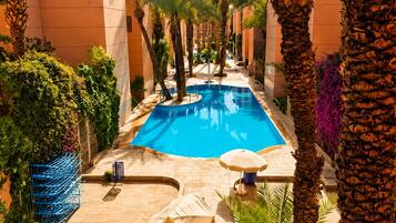 3 outdoor pools