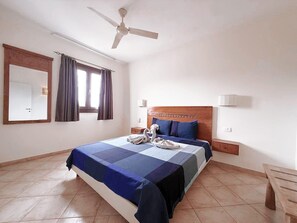 1 chambre, fer et planche à repasser, accès à Internet, literie fournie