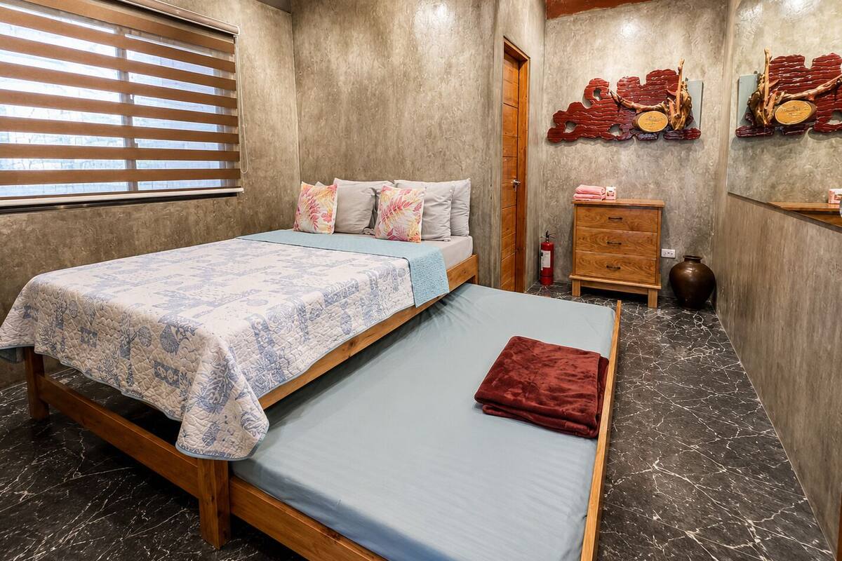Dúplex superior, balcón, vista al jardín | Wifi gratis